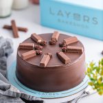2.5 lbs Kitkat Cake By Layers | Giftinday