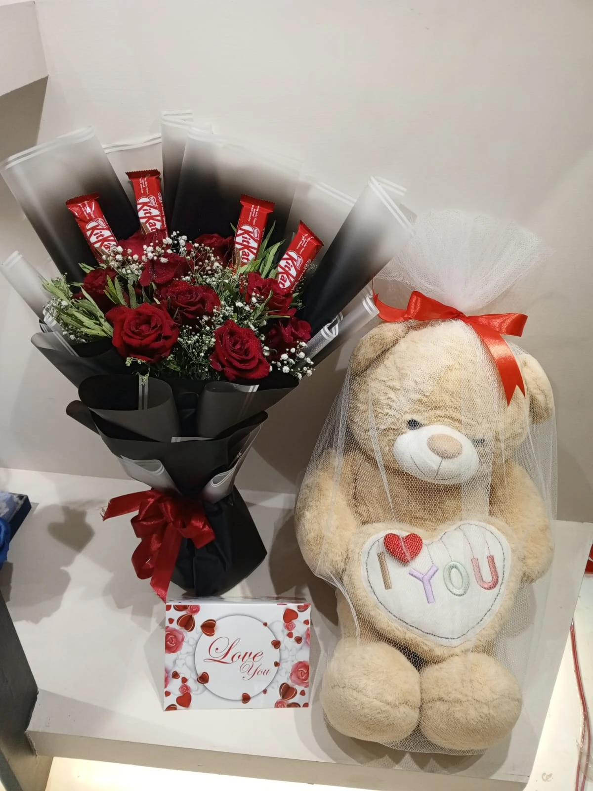 Bouquet With 3 Feet Teddy bear Send Bouquet With 3 Feet Teddy bear