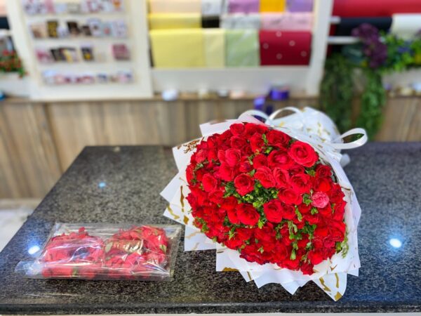 Red Roses Boquet With gajray Red Roses Boquet With gajray