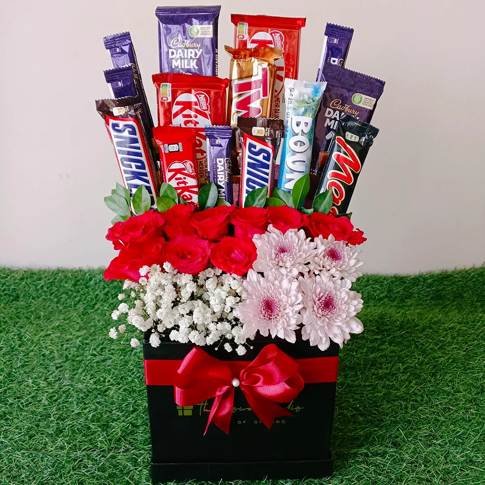 flower-1 Box Of Roses And Chocolate - Image 1