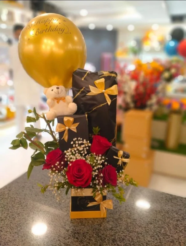 Send Customzied Box Roses And Gift Item