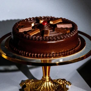 KITKAT CHOCOLATE CAKE