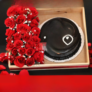 wooden try with cake and roses