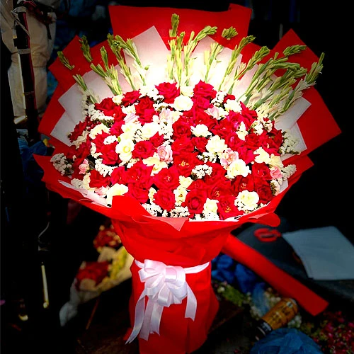 100 red roses mix Royal 100 Mixed Roses Bouquet
