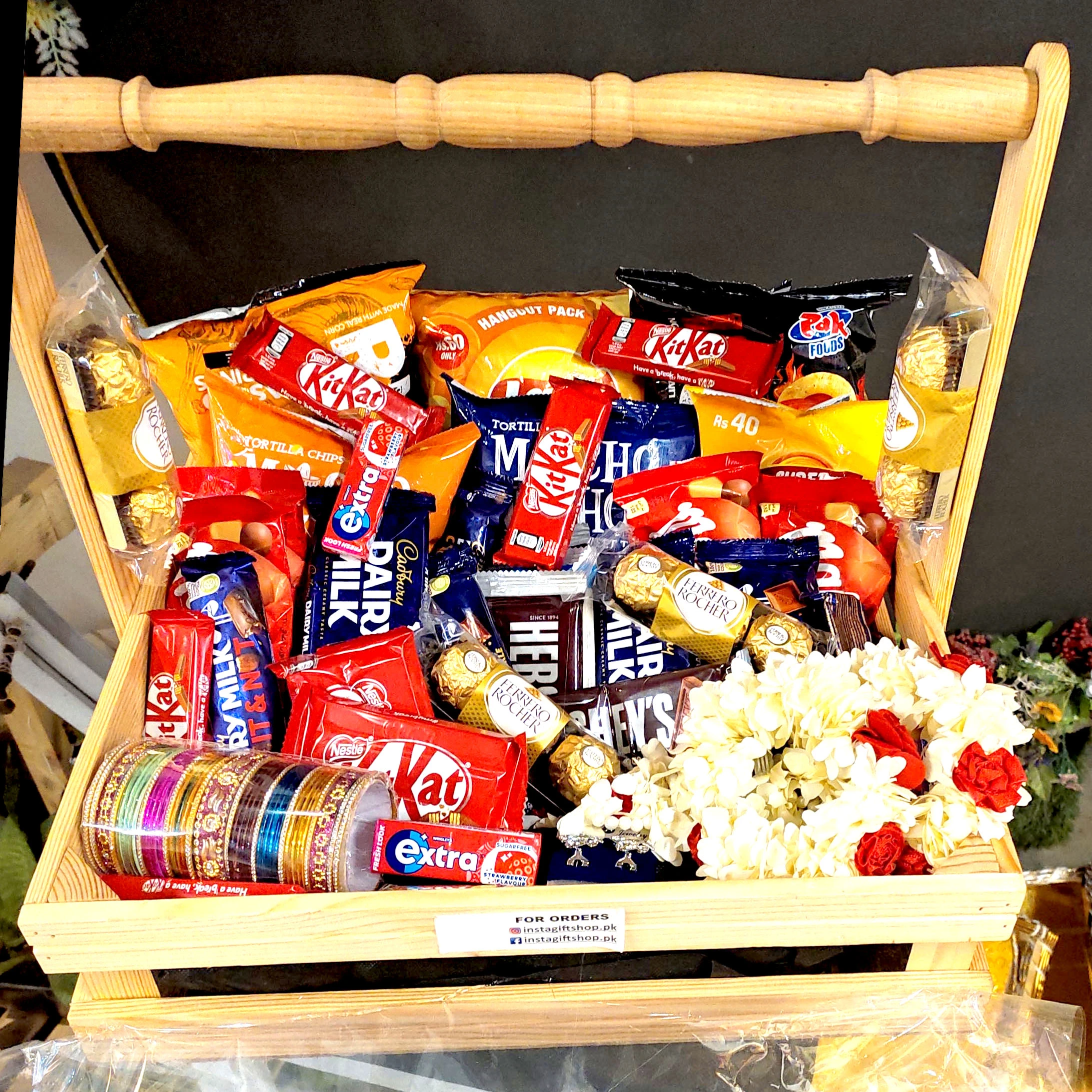 Gift Basket Snacks & Chocolates Gift Basket Snacks & Chocolates - Image 1